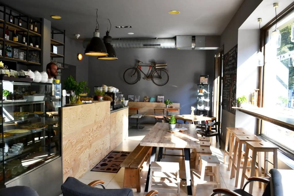 Trendy Local Apartment - photo 9