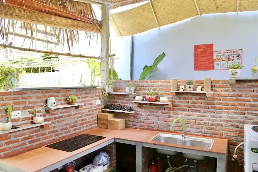 Ba's Garden Beachside Homestay - photo 10