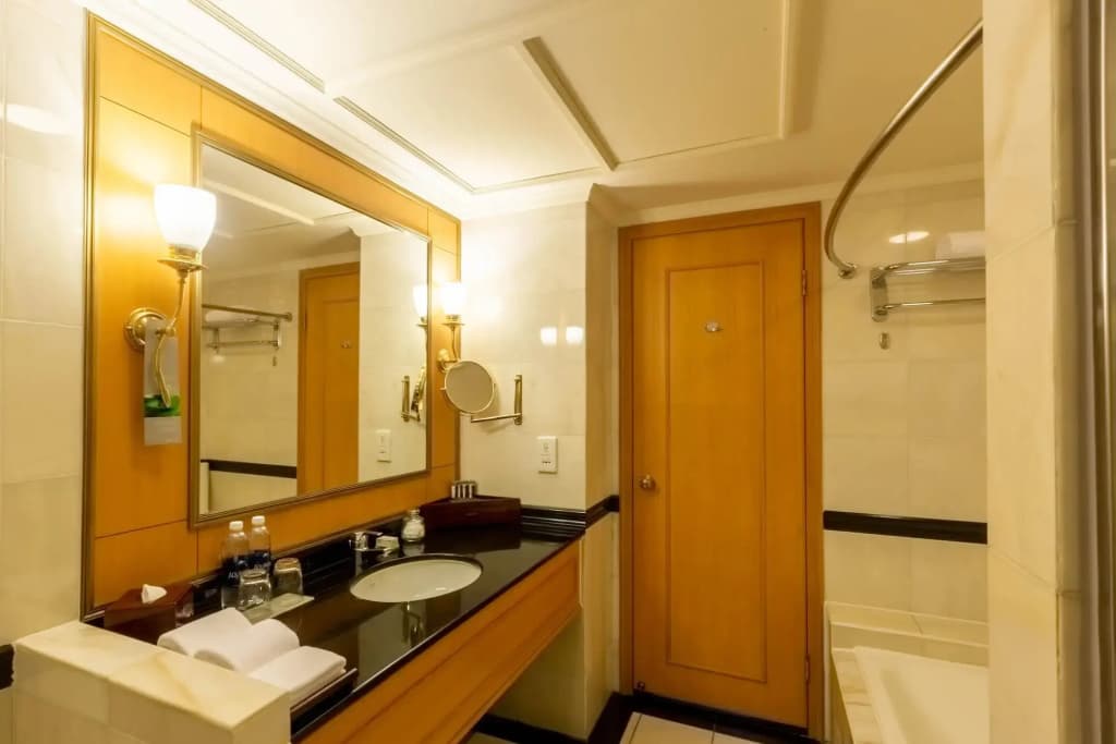 Renaissance Riverside Hotel Saigon - photo 11