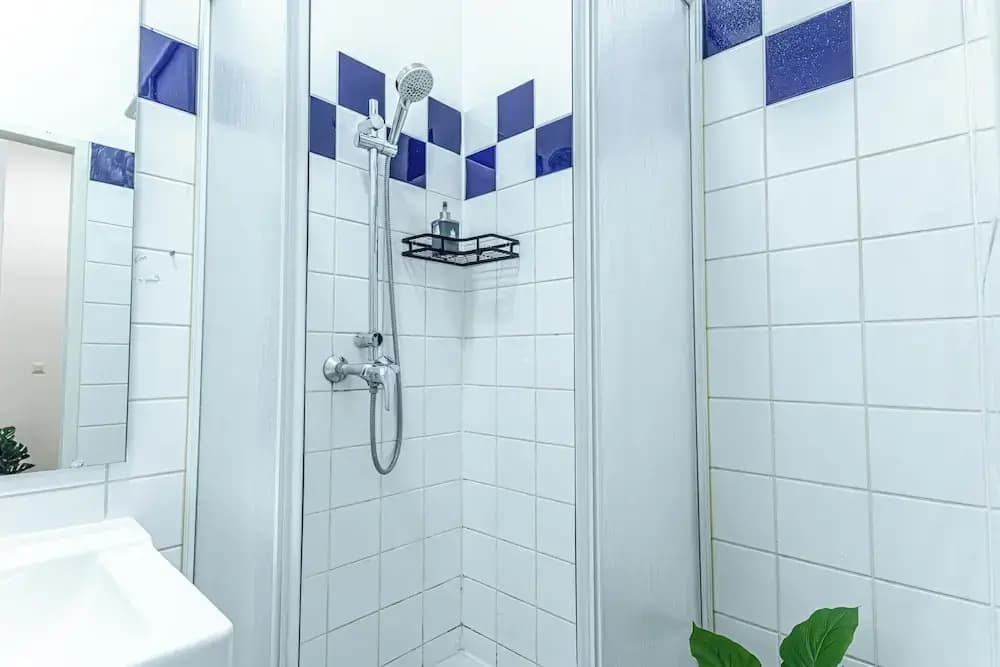 Elegant Spacious 2BR City Center Stay - photo 8