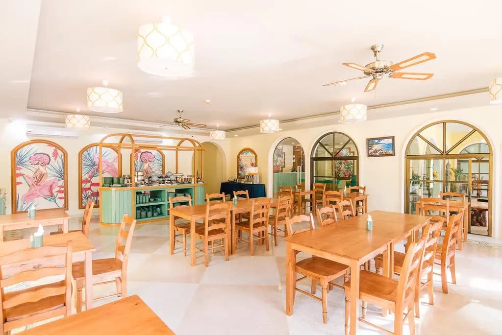 ROYAL PINEAPPLE HOTEL | A Welcome to Wealth and Good Fortune - photo 19