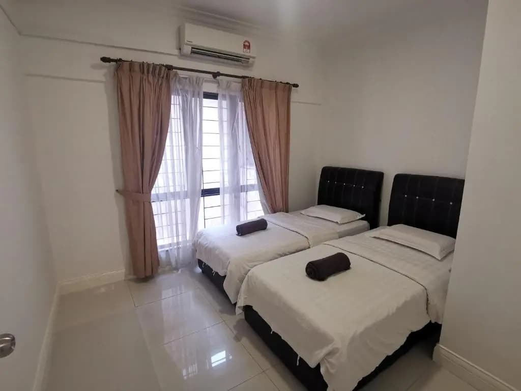 Marina Residence Suites @ Marina Court Resort Condominium - photo 2