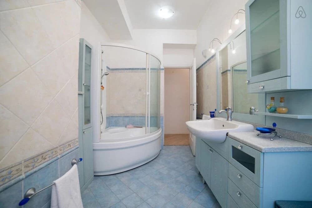 Large Flat With Garden and car Parking - photo 9