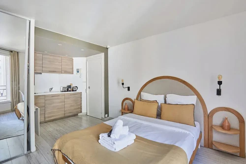 22 m2 Studio Located on the 6th Floor With Elevator: - 1 Bedroom With 140 cm Double bed - Television, Wifi - Equipped Kitchen - 1 Bathroom With Shower and 1 Toilet The Cleaning fee Includes - photo 4