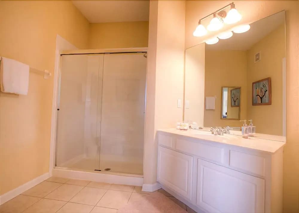 Newly Remodeled Lakeview Penthouse, Near Conv. Ctr - photo 8