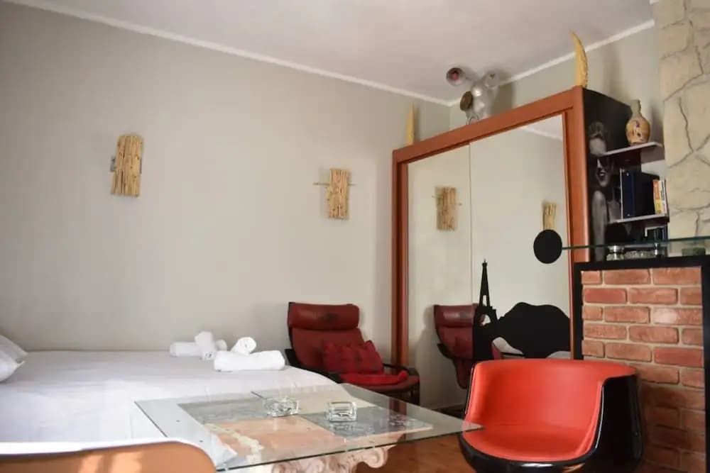Bright Parisian Studio for 2 - main photo