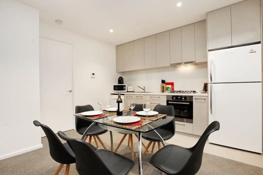 StayCentral on Lonsdale - photo 16
