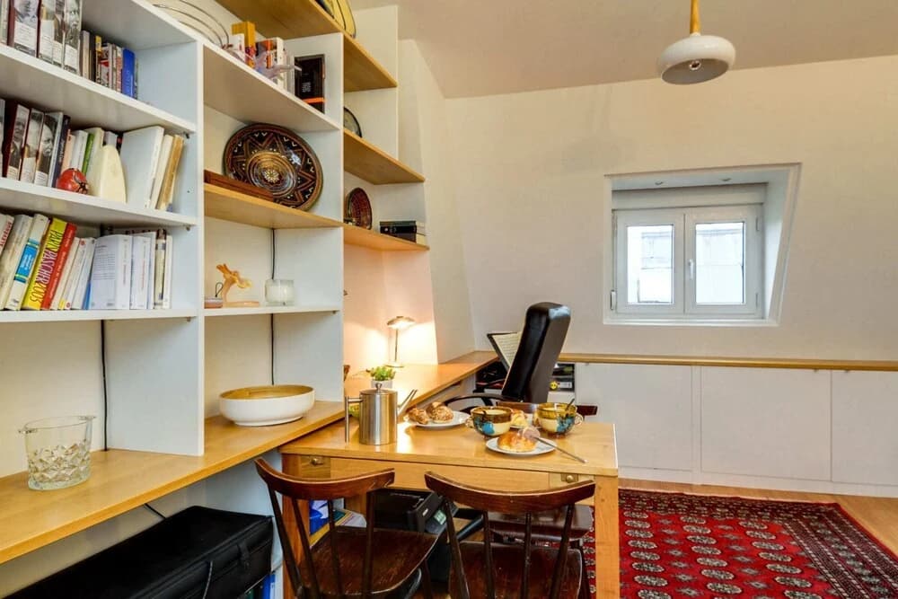 Book-lovers Abode in the 4th Arrondissement - photo 5