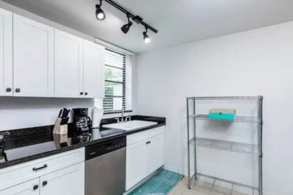 1720 Wa Kee 1B 4 Queen Beds Sleep 8 Pool Parking Wi-fi Patio - photo 14