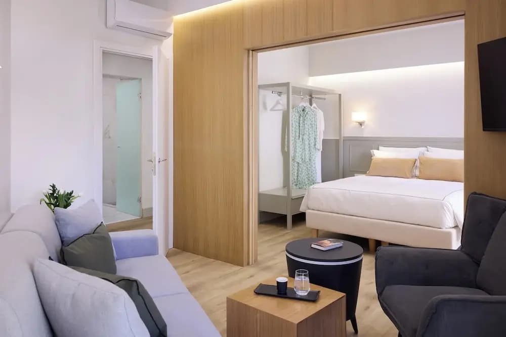 AthenSun Luxury Suites - photo 6