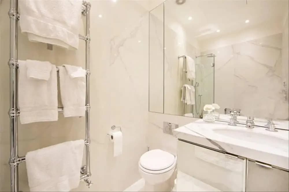 Luxurious 1BR Period Property in Kensington - photo 7