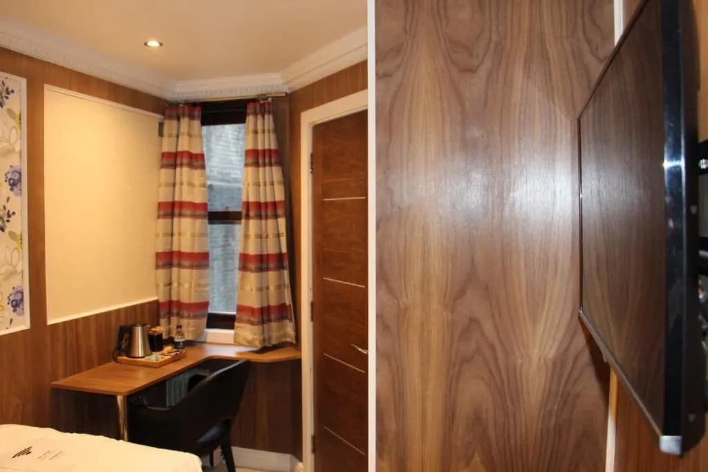 Cheshire Hotel - photo 16
