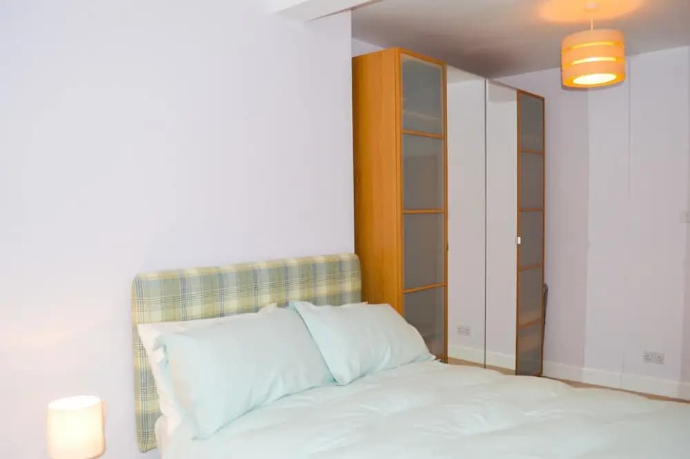 Bright 1 Bedroom Meadows Home - photo 3