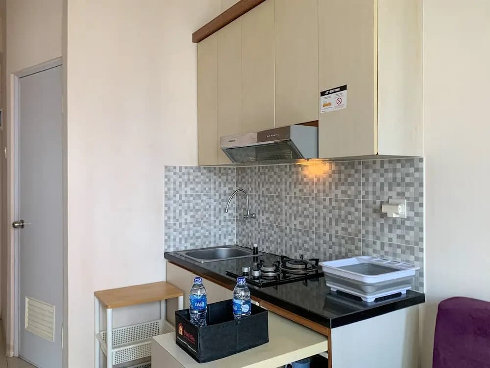 Modern Look And Comfortable 2Br Green Pramuka City Apartment - photo 13