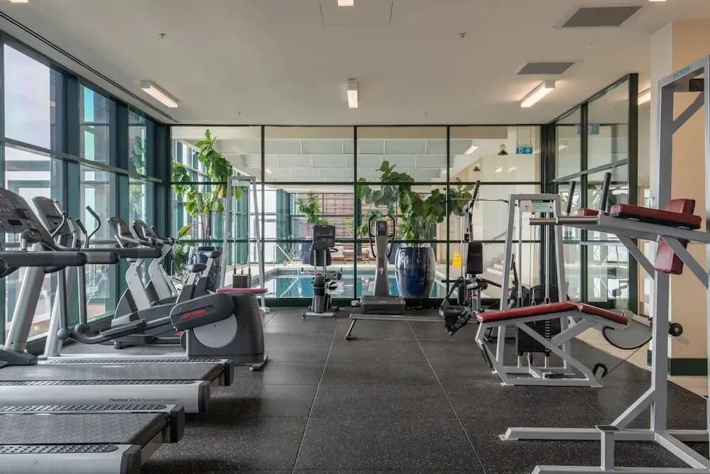 Elegant 4B 2B Unit in Melbourne CBD w/ Parking! - photo 15