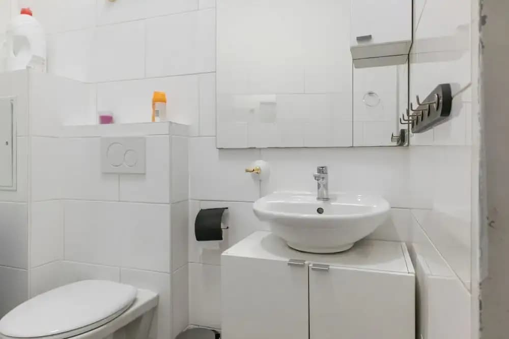 Charming 2BR Apt in Prime Location - photo 8
