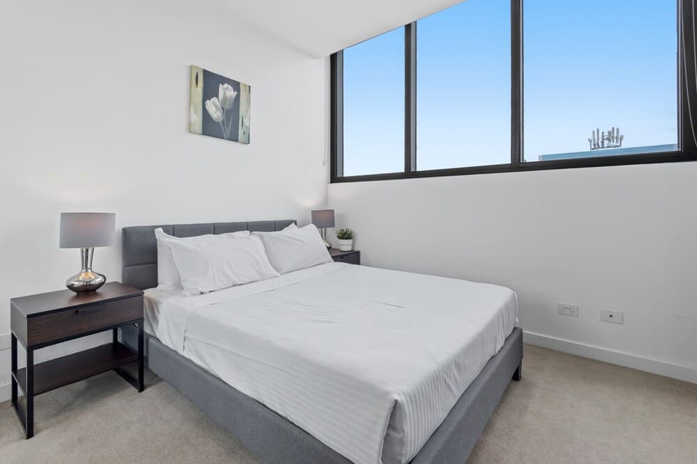 Spacious 2-bed Apartment in Hughesdale - photo 3