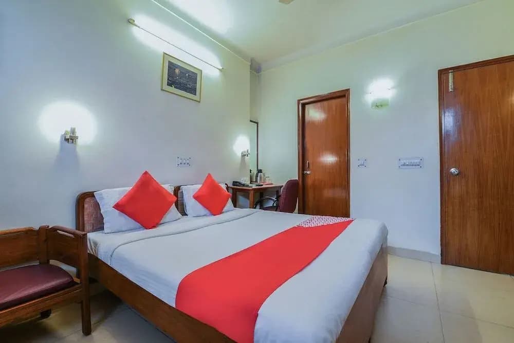 The Excellency by OYO Rooms - photo 13