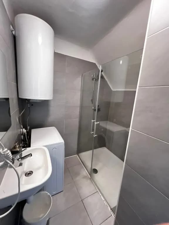 Simple 2BR Apt Near Meidling Station - photo 9