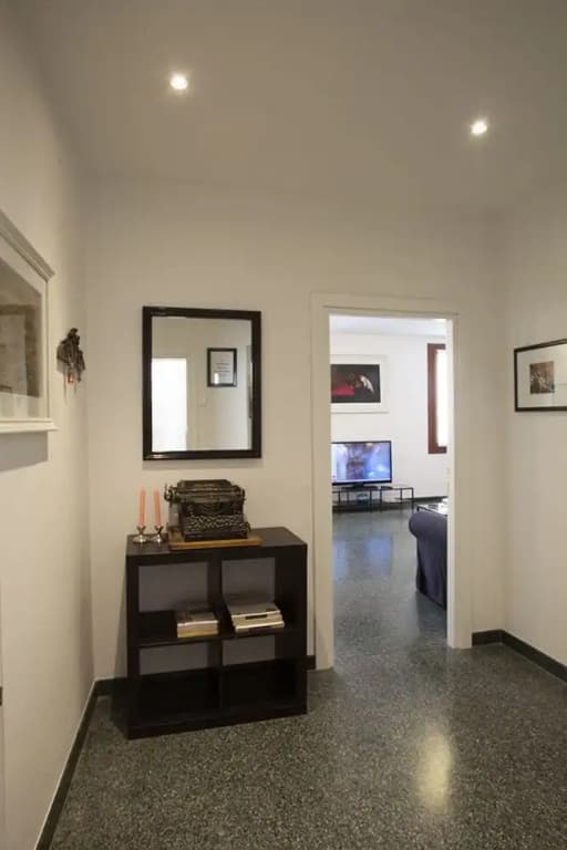 Venice Gallery - photo 8