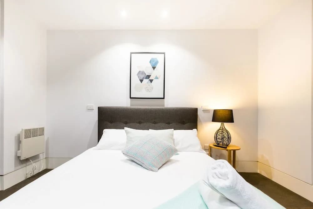 RENEE, 4BDR North Melbourne House - photo 3