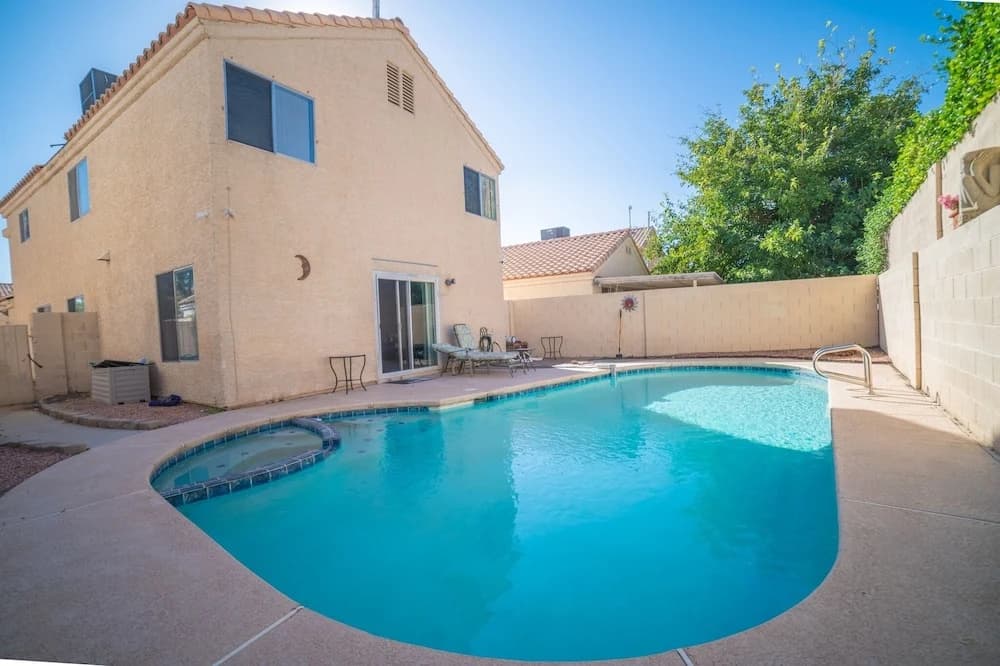 Las Vegas Oasis With Sparkling Pool 3 Bedroom Home by Redawning - photo 10