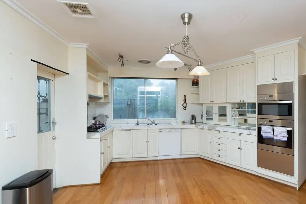 Classic 5 Beds Mt Dandenong Resort - photo 17