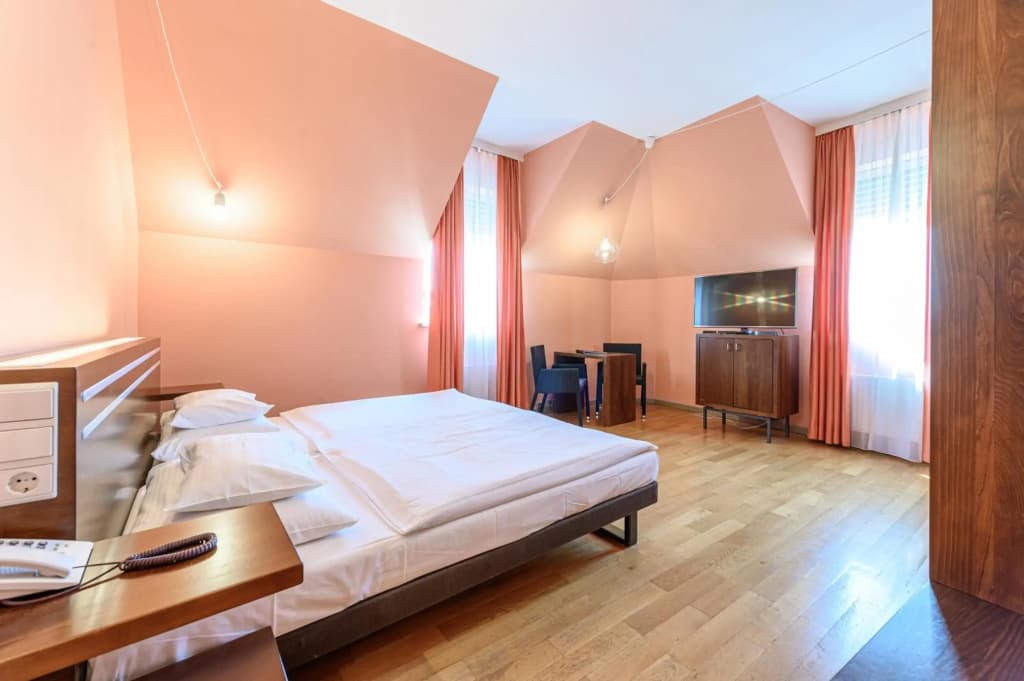 Hotel Caroline - photo 28