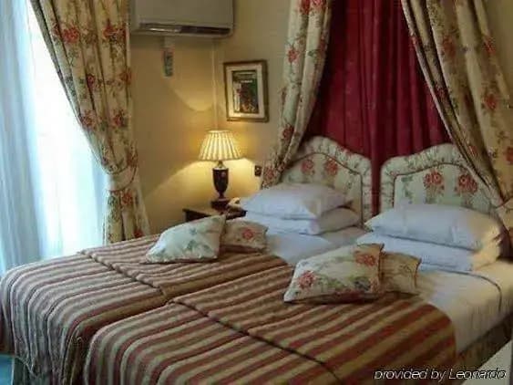 The Gallery Hotel - photo 3