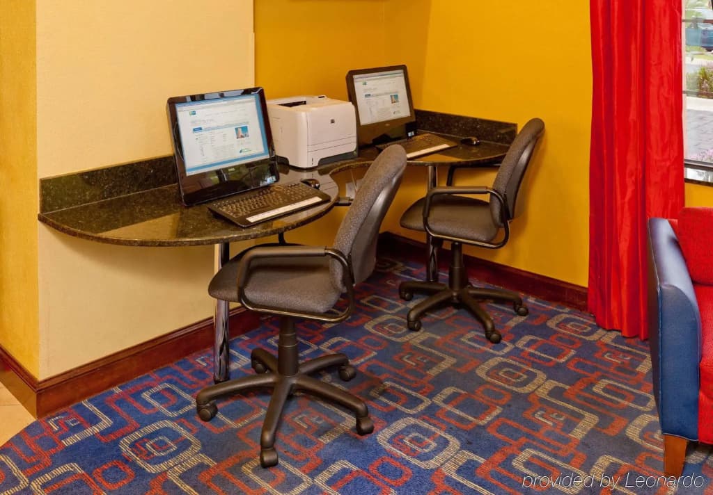 Holiday Inn Express & Suites Nearest Universal Orlando by IHG - photo 7
