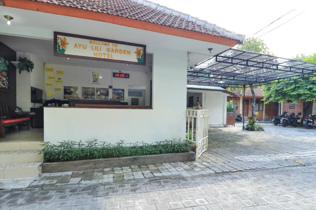 Adhi Dharma Hotel - photo 1