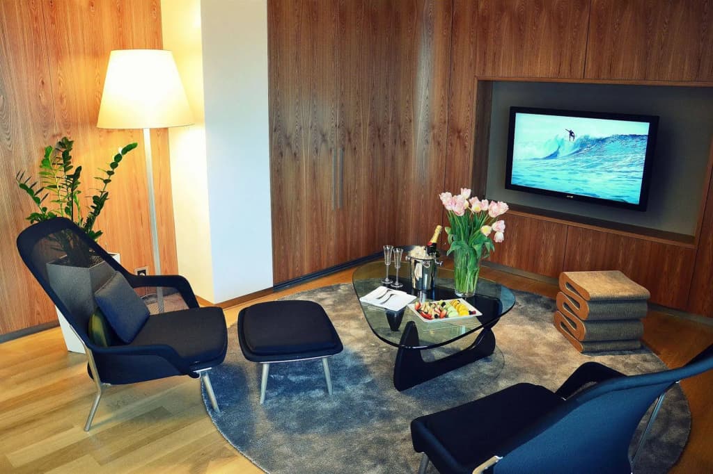 One Room Hotel - photo 4