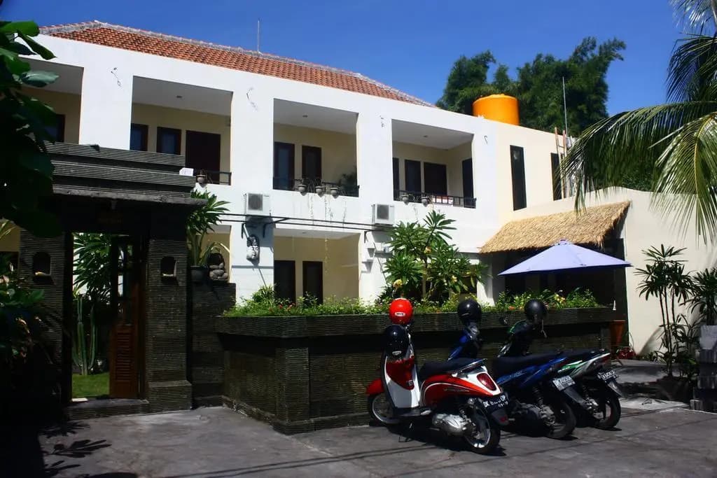 Grand Bimasena Hostel - photo 15