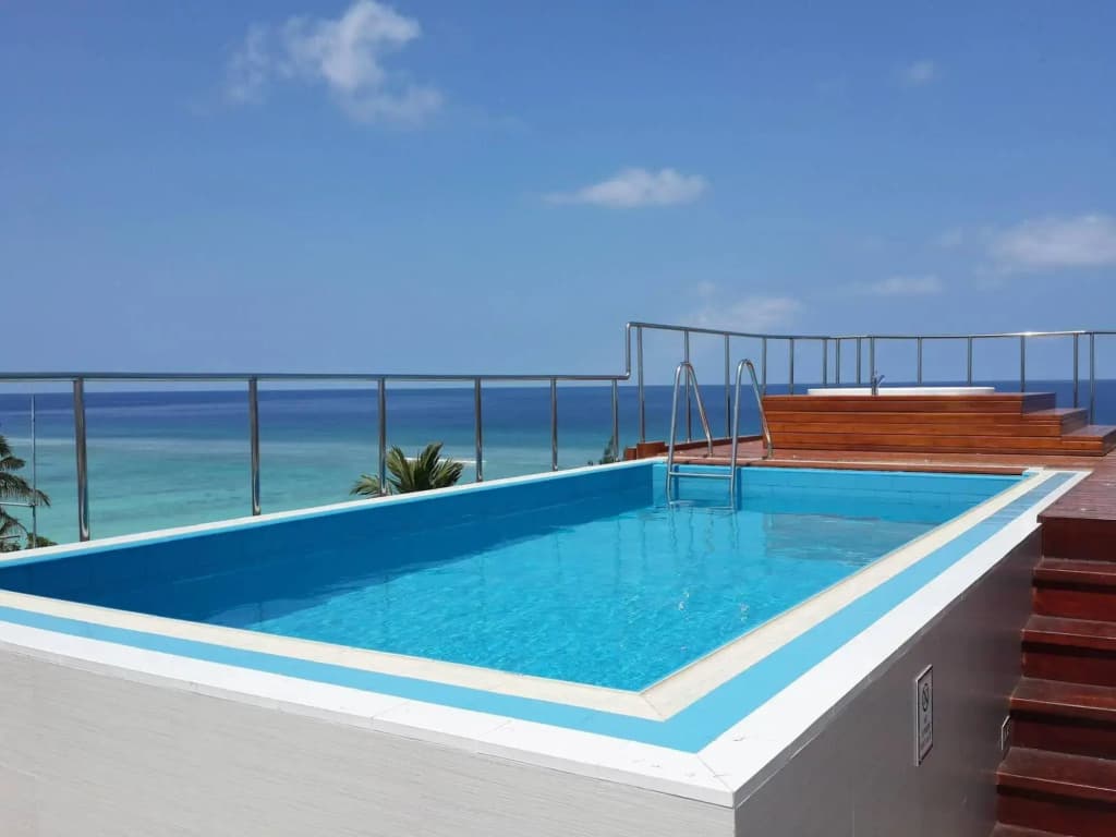 Airport Beach Hotel - photo 10