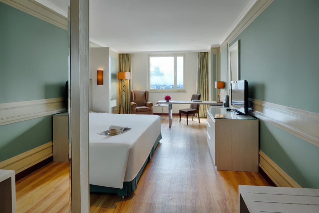 Windsor Plaza Hotel - photo 32