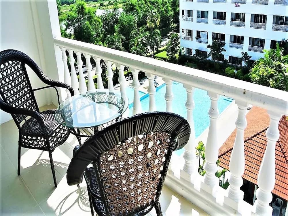 Pool View Apartment - photo 5