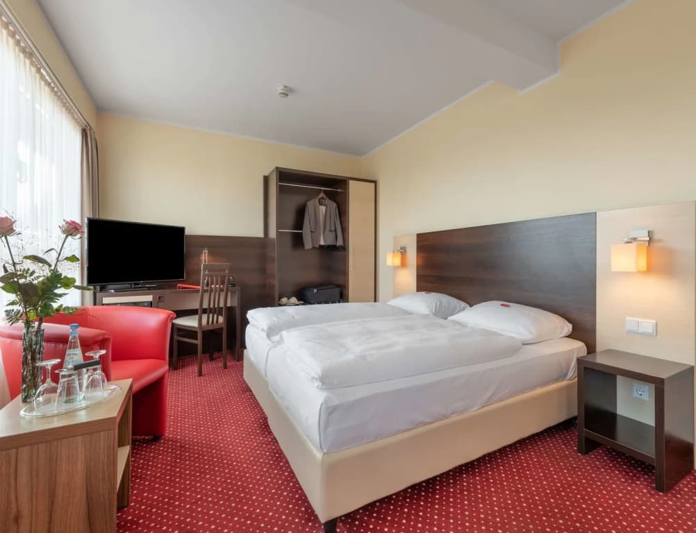 Premier Inn Berlin City Süd - photo 7