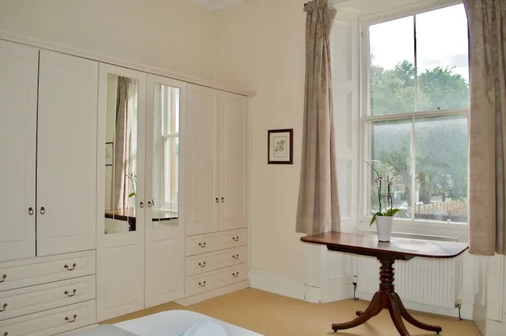 Spacious Flat in Central Stockbridge - photo 11