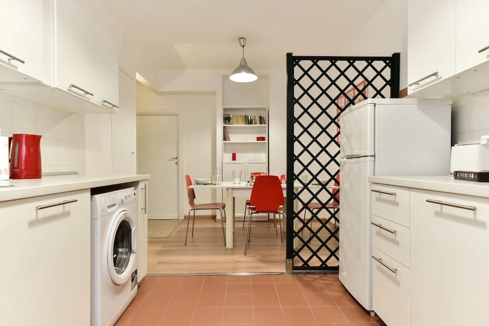 Red & White Vatican Apartment - photo 13