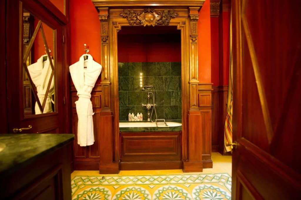 L'Hotel - photo 9