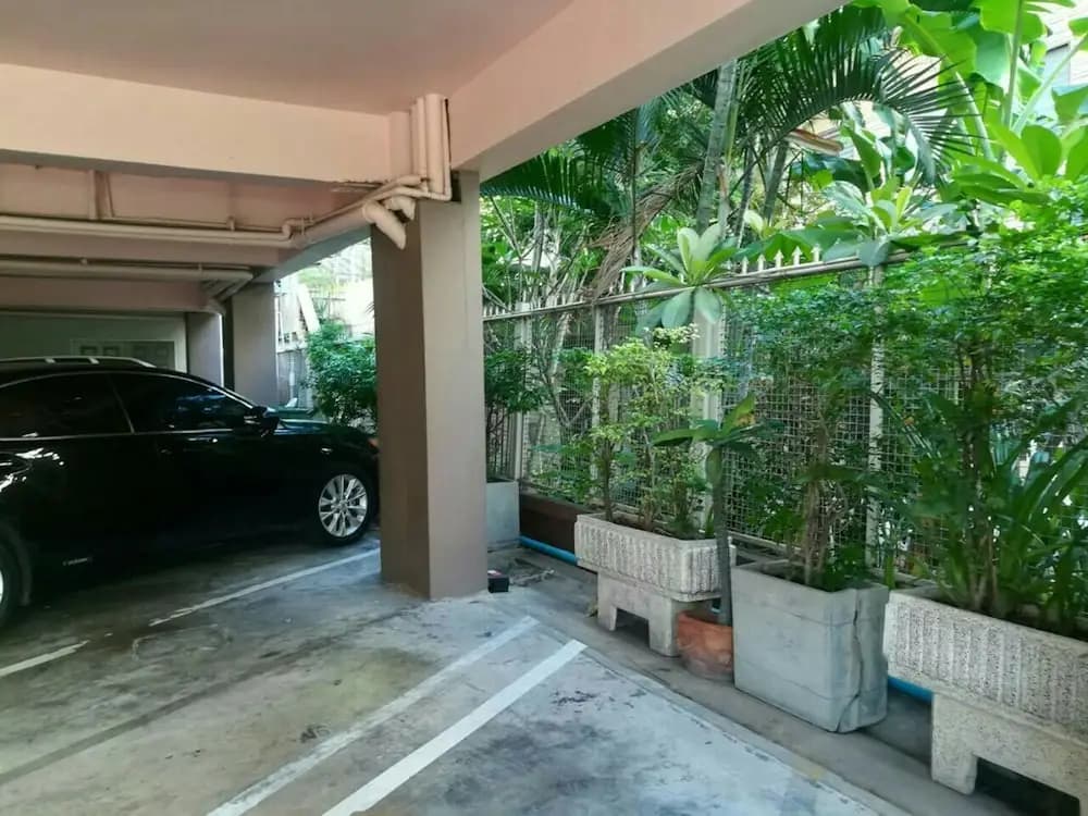 Le Vanvarothai Saladaeng Residence - photo 17