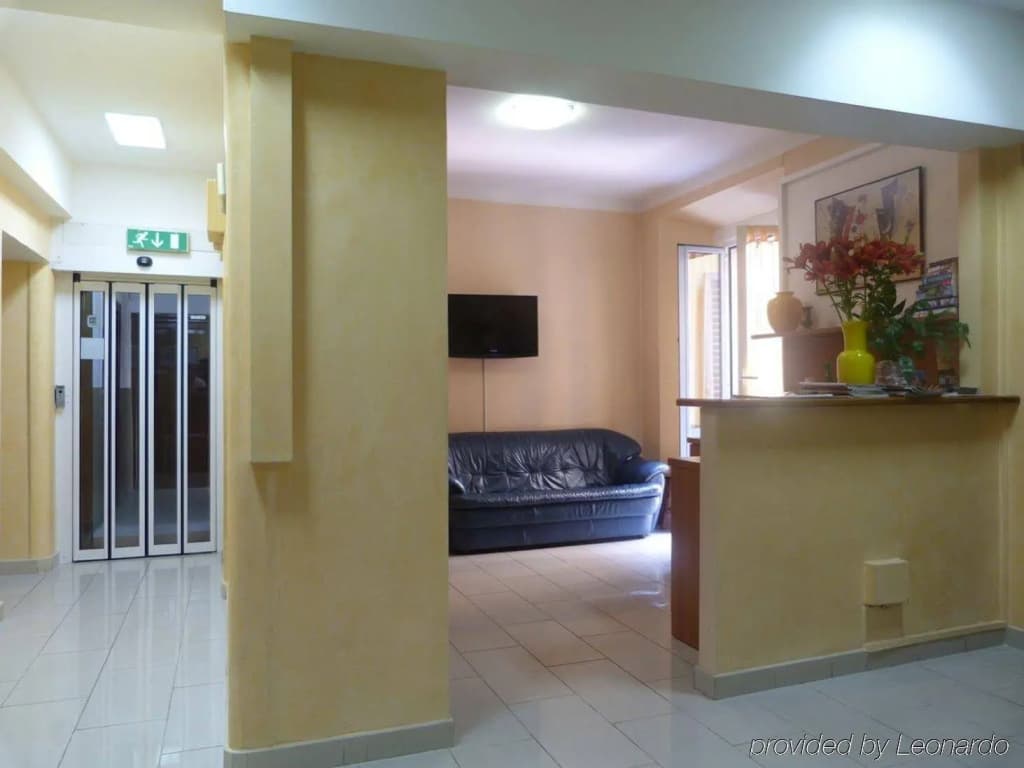 Hotel Aurora - photo 2