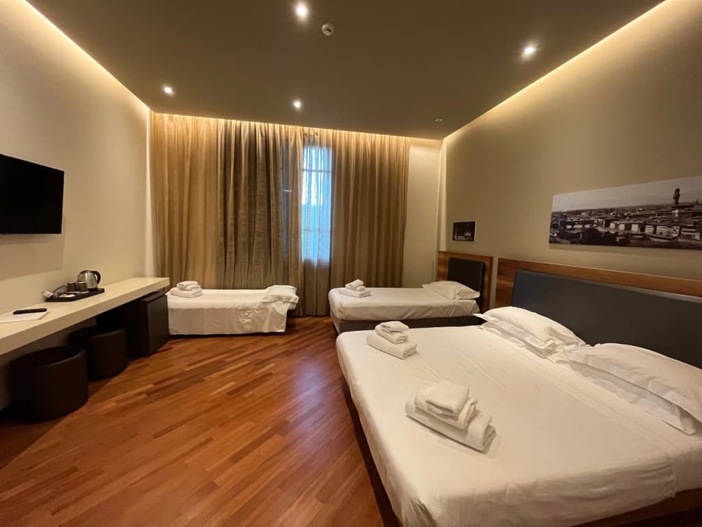 Hotel Embassy - photo 32