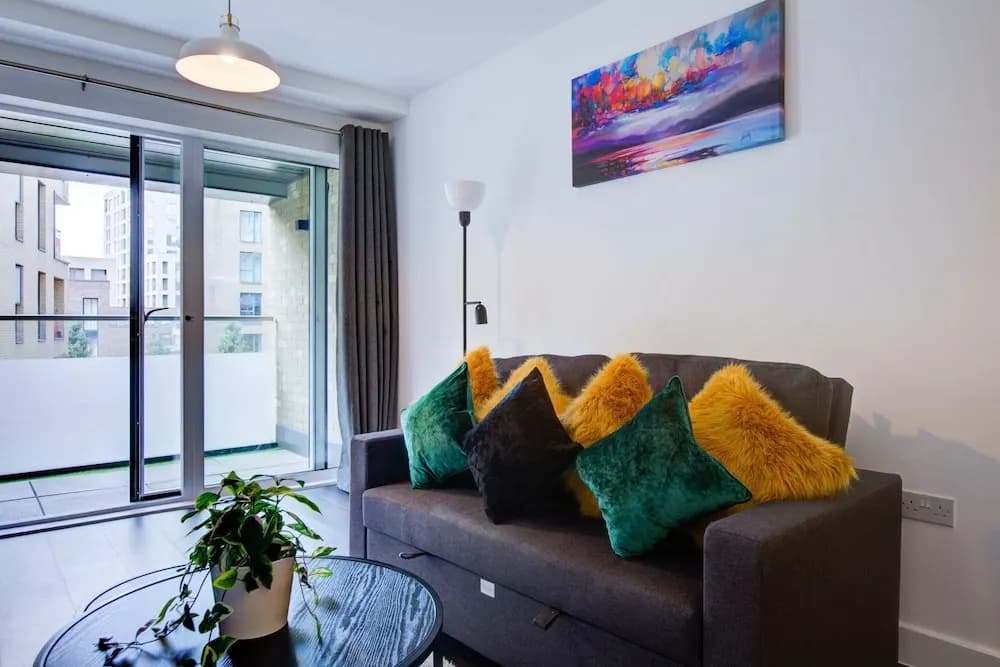 Modern Greenwich Flat With Parking - photo 5