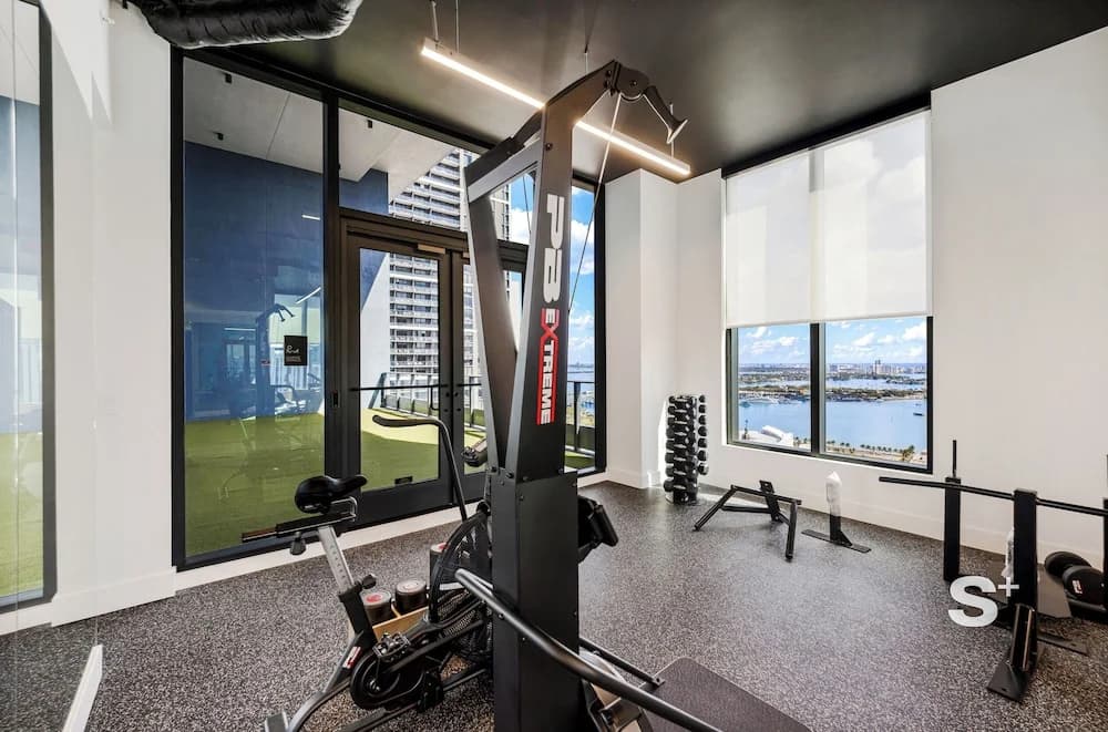 Cozy & Spacious Studio - City Views - photo 14