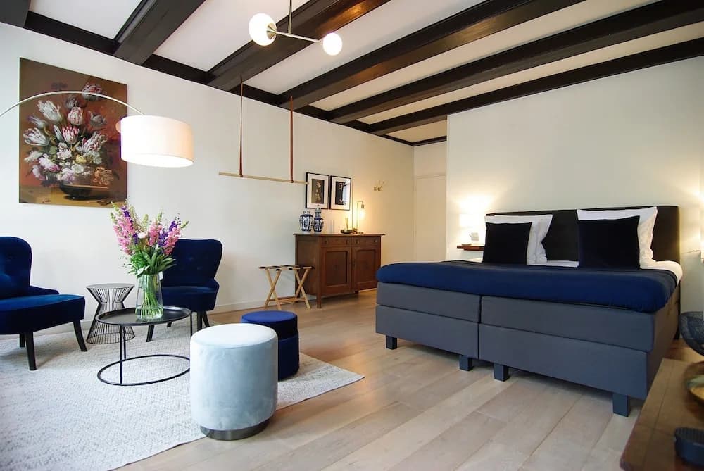 1637 Historic Canal View Suites - photo 1