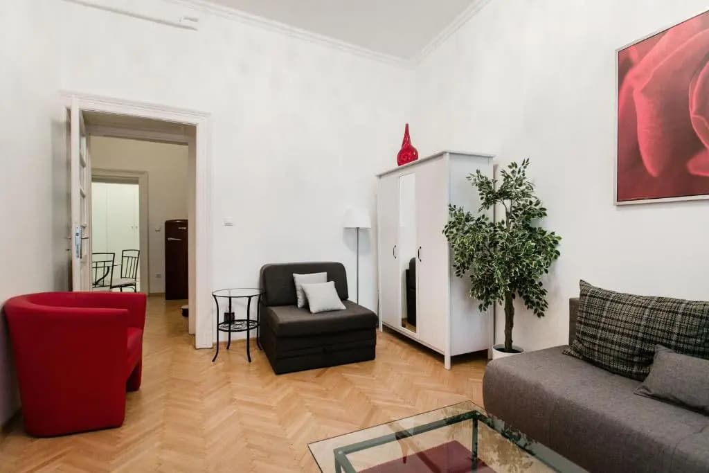 ND 18 Apartments - photo 2