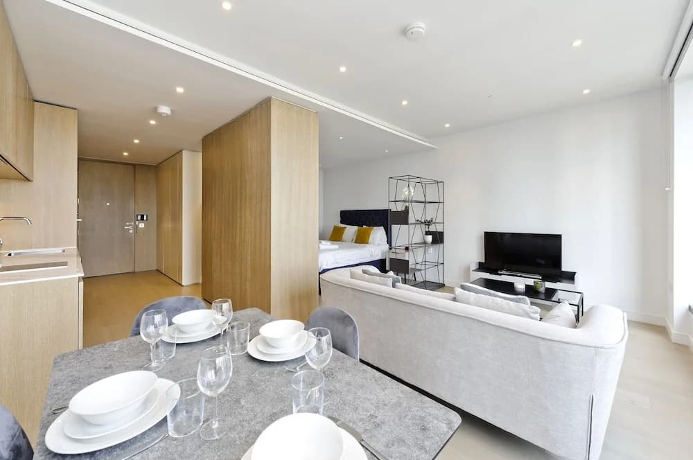 Luxury Waterfront Studio in Canary Wharf by Underthedoormat - photo 17