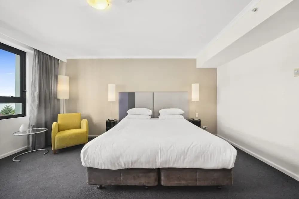 Bright Studio With Pool Access in Parramatta - photo 4