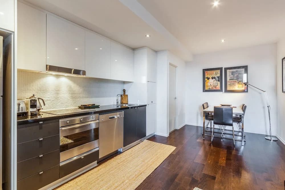 Stylish 2 bed 2 bath parking wifi pool - photo 17